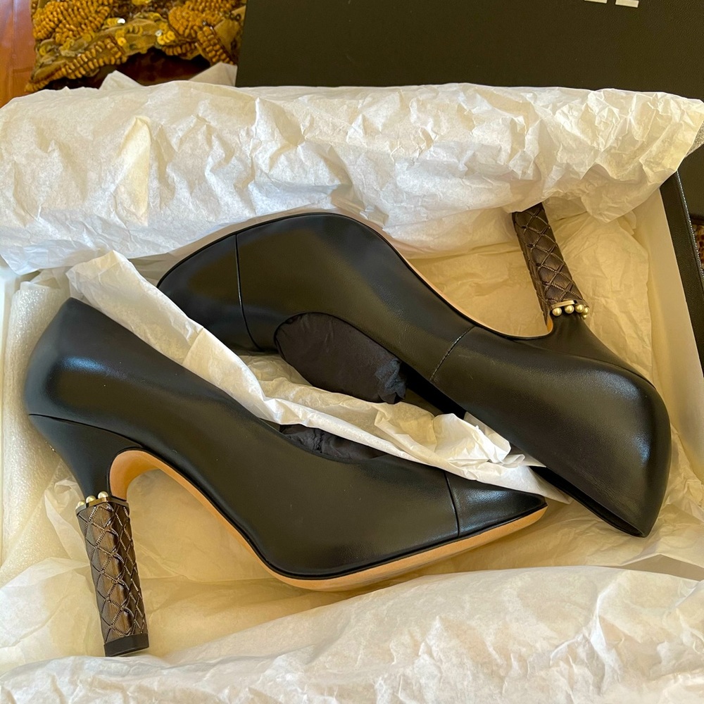 Chanel Shoes Pumps Heels CC Logo Pearls  New  100% Authentic - Picture 13 of 15